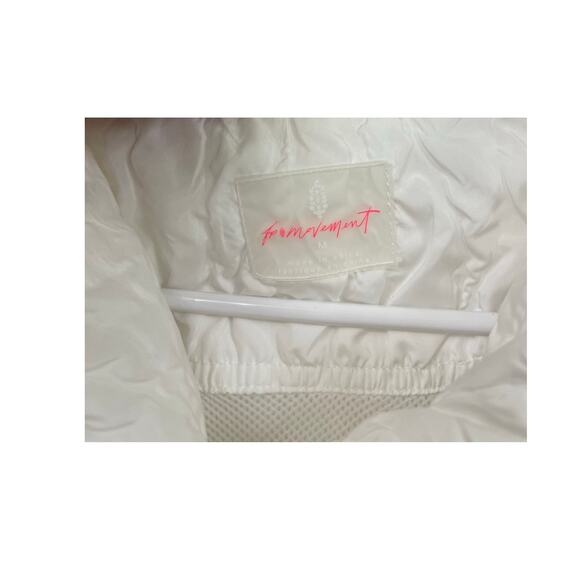 Free People Drift Away Micro Vest white sleeveless puff hoodie crop medium - Picture 12 of 13